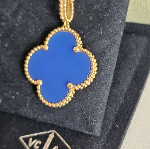 Van Cleef & Arpels Magic Alhambra Long Necklace 18k Yellow Gold Blue Agate 2023 - Picture 10 of 13